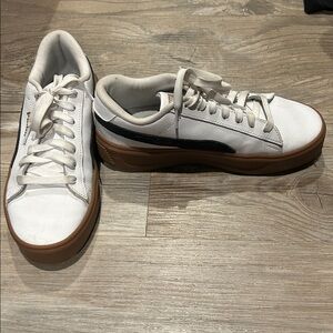 ⭐️Puma women’s White and Black Sneakers with platform Gum Sole